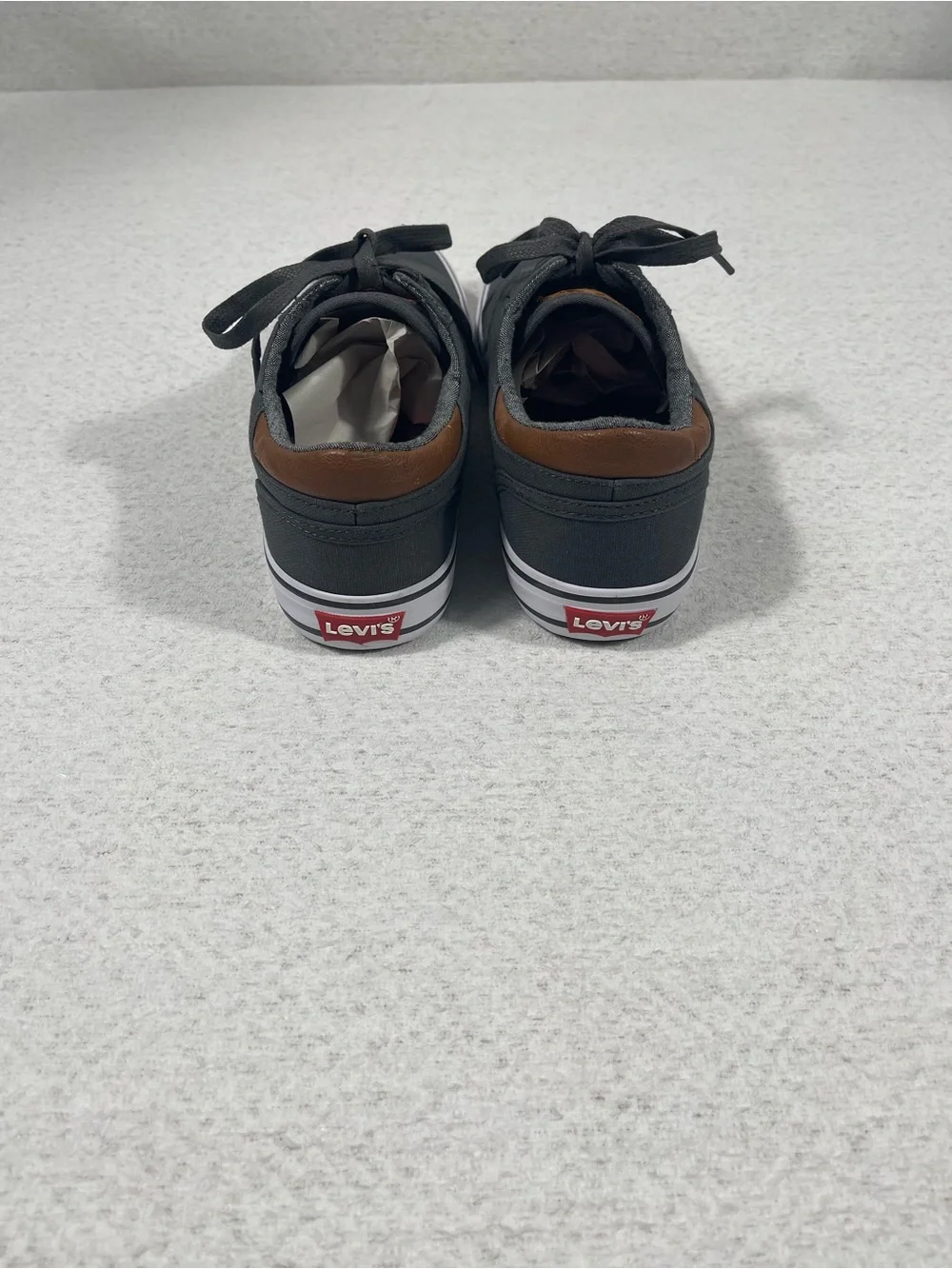 Levi’s Men’s Gray Low Top Sneakers Size 7 Casual Shoes SKU# 0492
